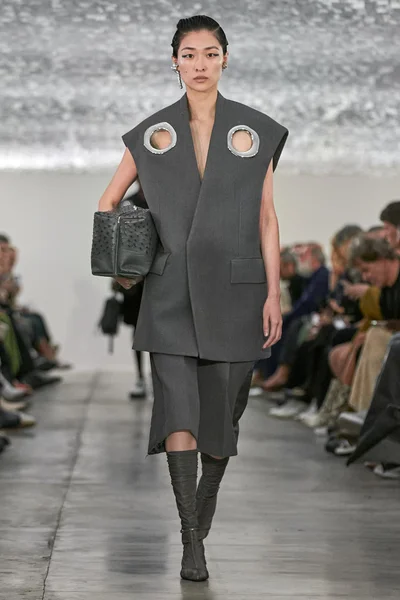 Look 24
